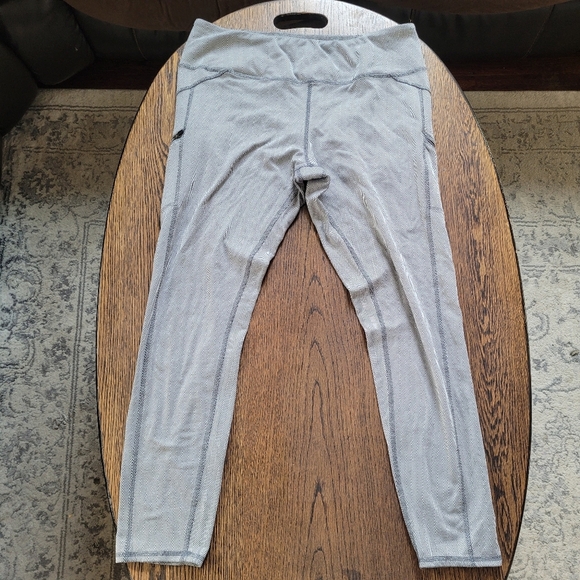 Z by Zobha Gray Chevron Printed Leggings with Zipper Pockets Size Women's 16-18 - Picture 4 of 14